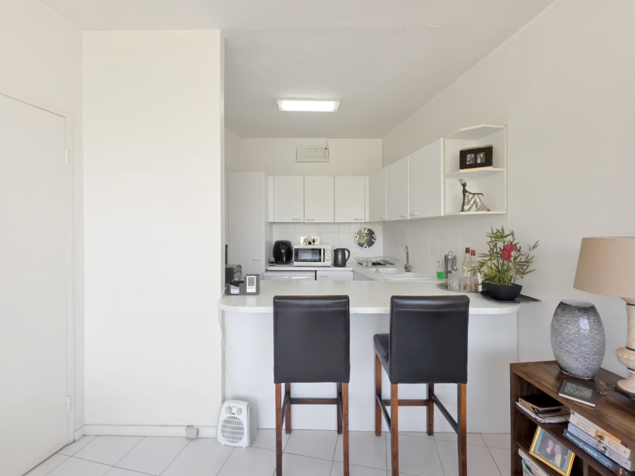 1 Bedroom Property for Sale in Vredehoek Western Cape